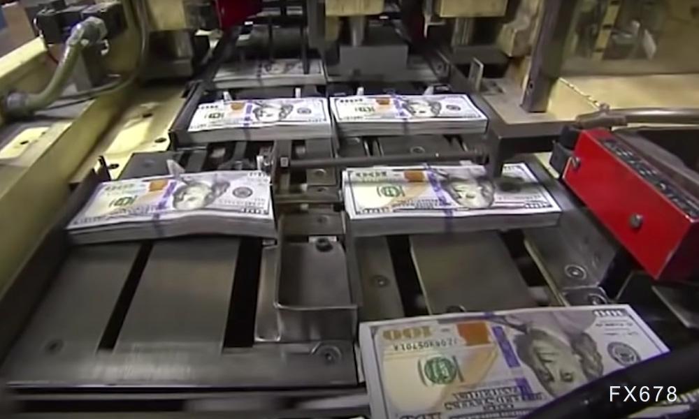 在当前经济环境下,金银走势出现一定分化,主要是由于黄金更为凸显其避险属性,而白银面临的经济下行风险则更为显著。