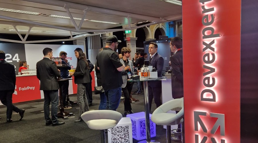 国金证券:人形机器人迈入量产元年 上游核心化工新材料将持续受益