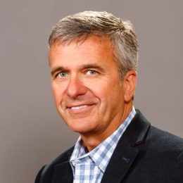 富时 A50 期指连续夜盘收跌 0.02%报 13275.000 点