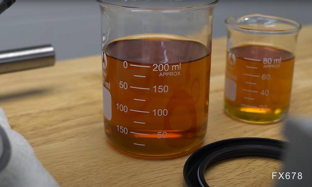 今日美元兑人民币中间价为7.1740,较上一交易日上调8.00点,昨日中间价报7.1732;